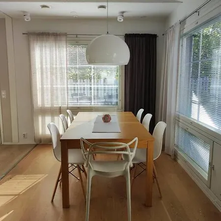 Villa Cool And Spacious Town House For Christmas